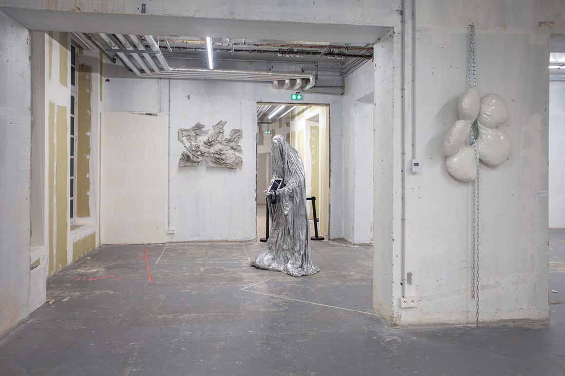 vestiges, a group showat solo show online