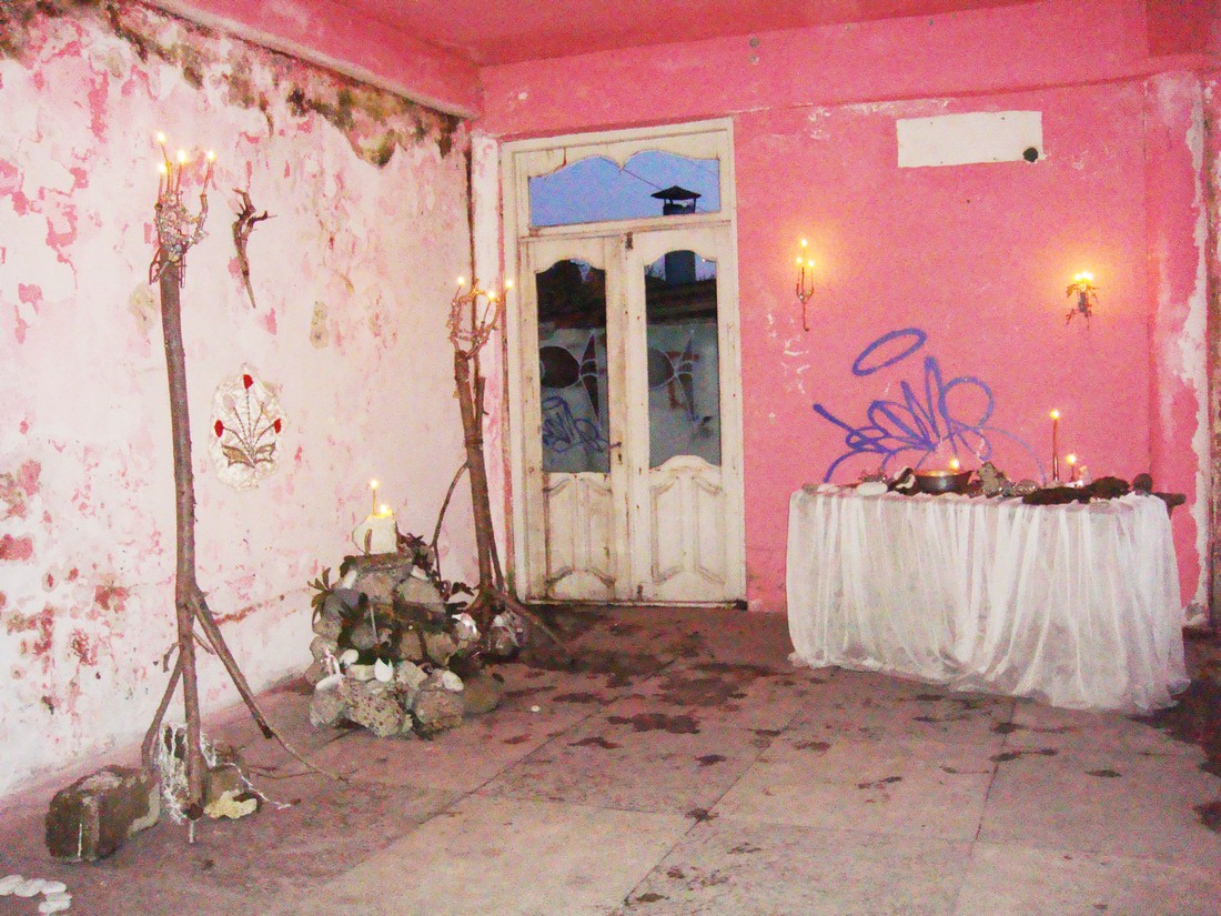 exhibition by kseniya khlopina + olya stolovaya at solo show online