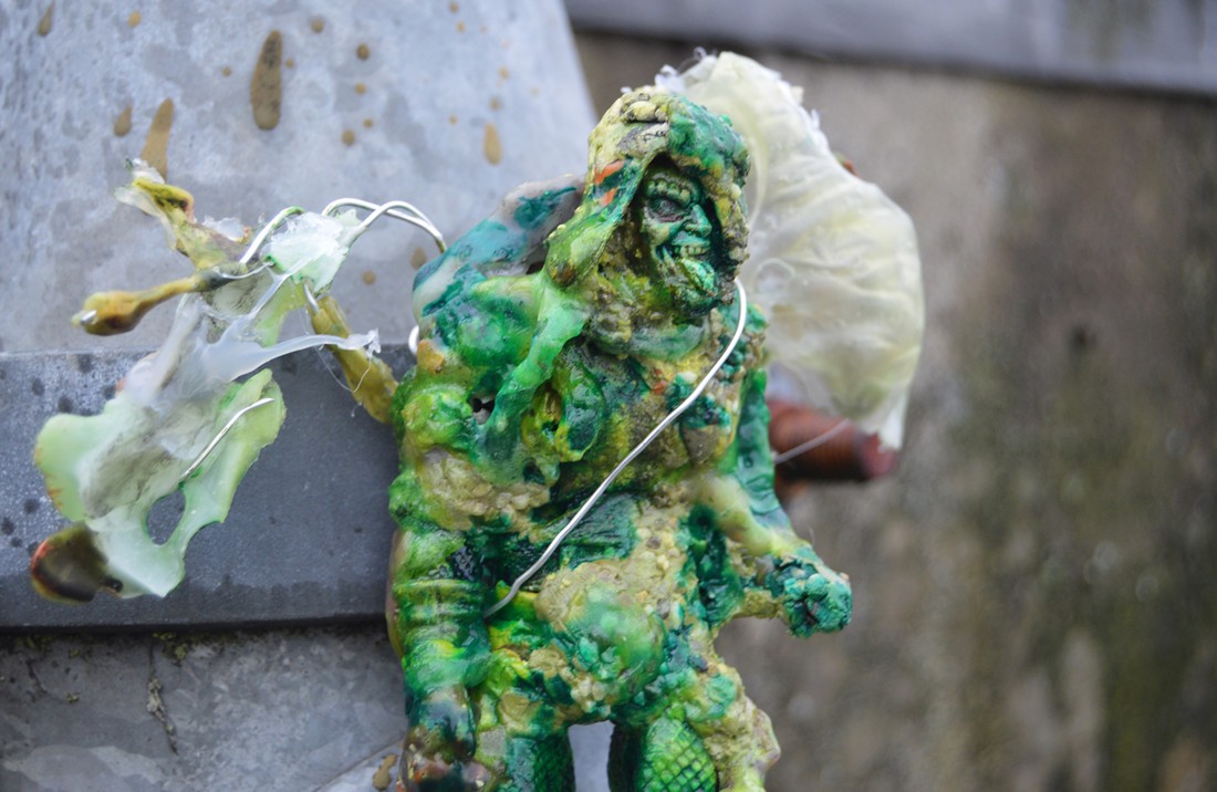 exhibition by artist alex de roeck at solo show online