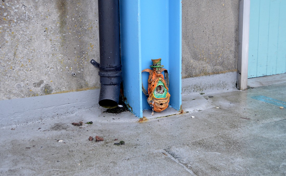 exhibition by artist alex de roeck at solo show online