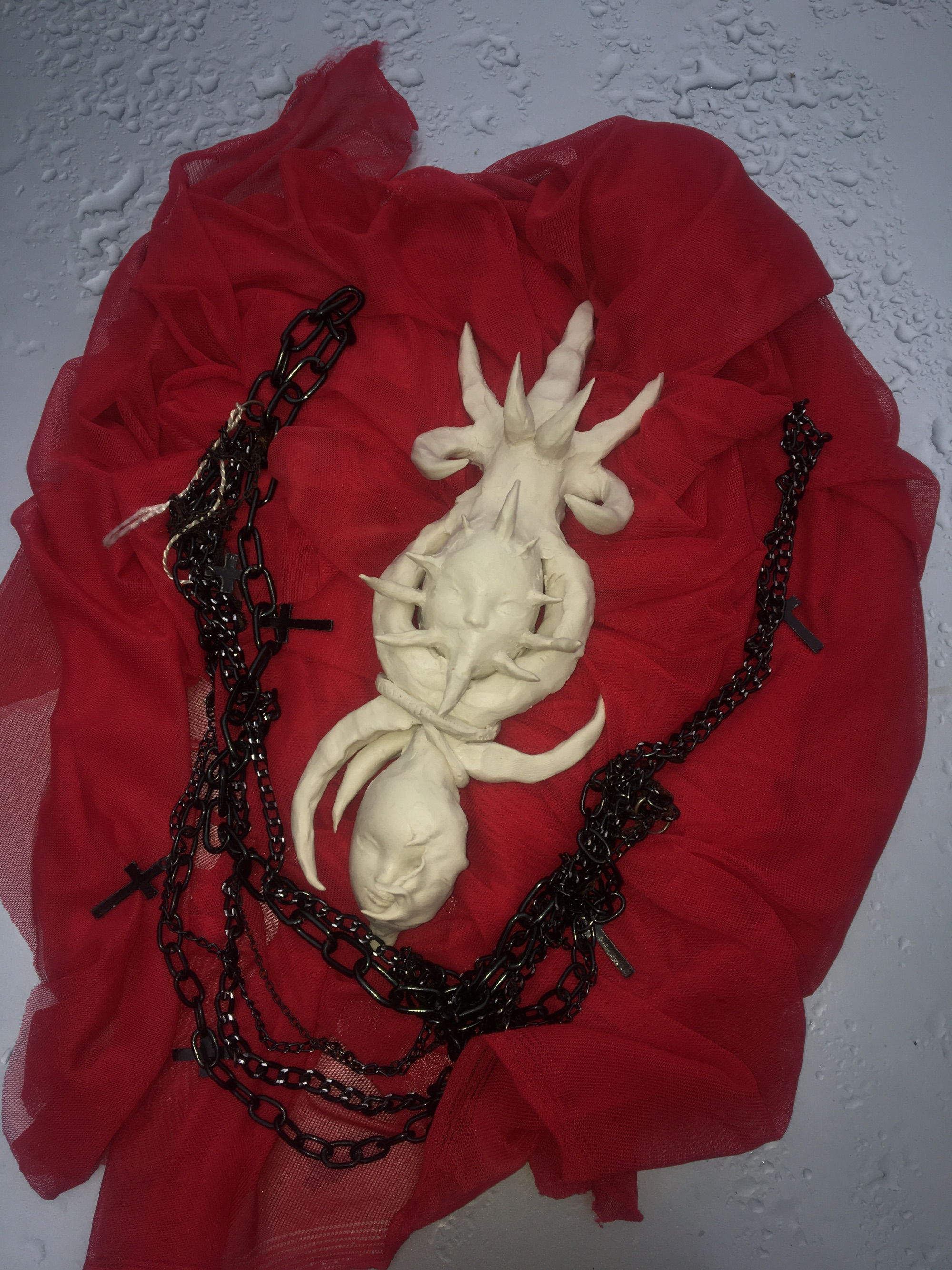 Halo and Dereyni at Solo Show Online