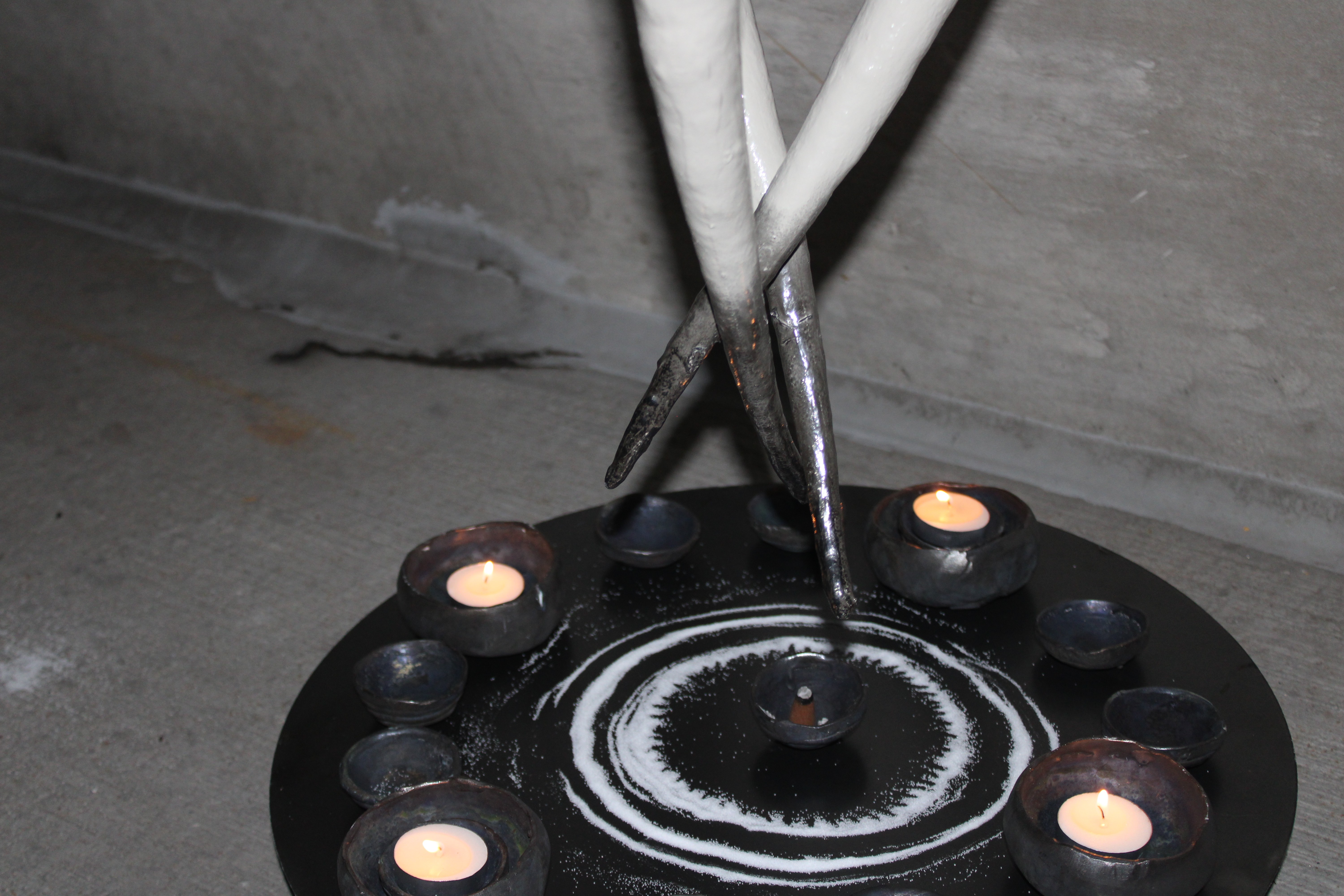 exhibition by artist aemonnia at solo show online