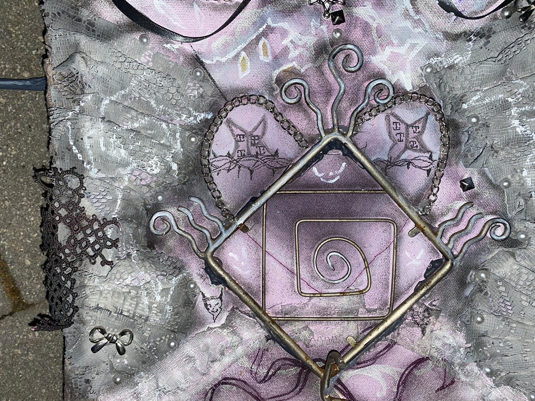 exhibition by artist aemonnia at solo show online