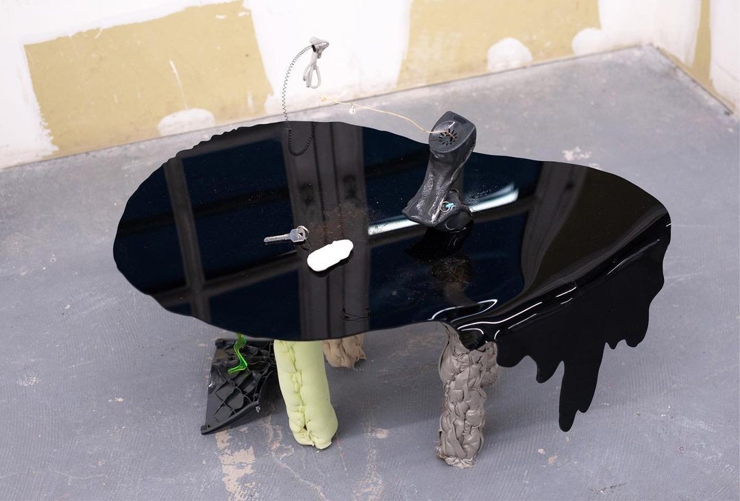 vestiges, a group showat solo show online