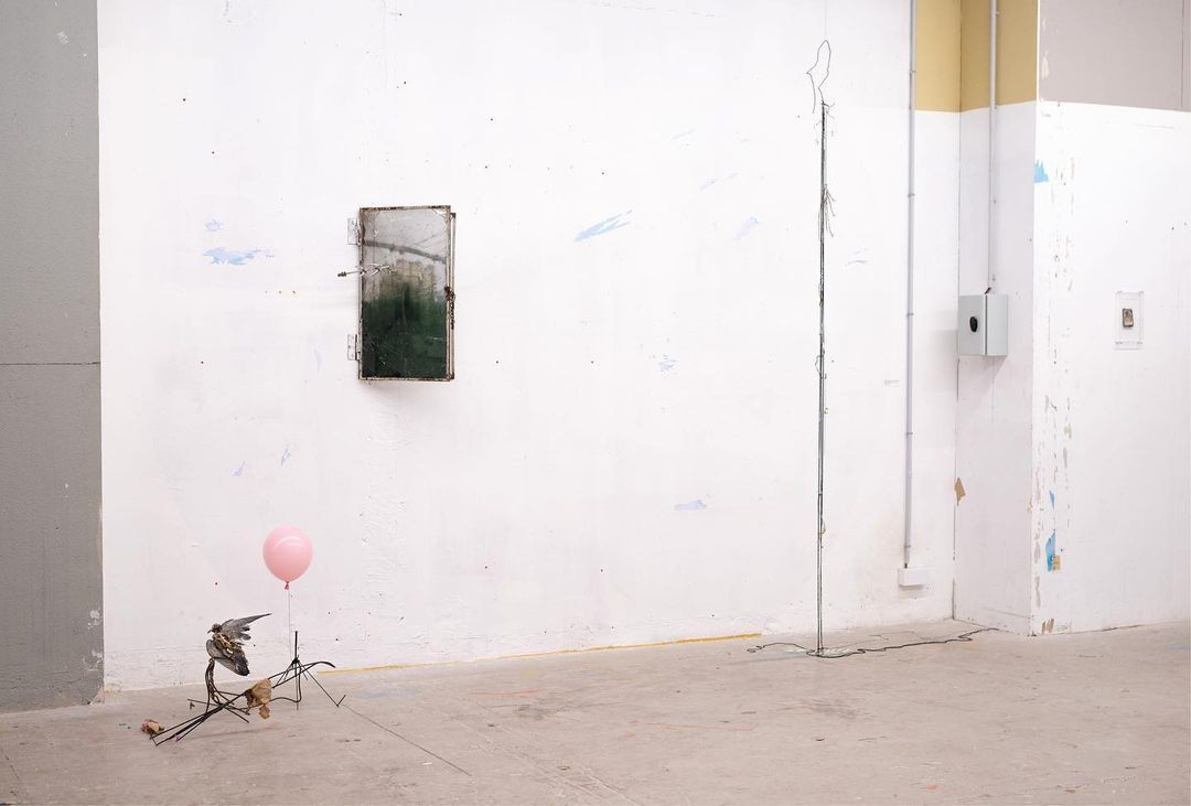 vestiges, a group showat solo show online