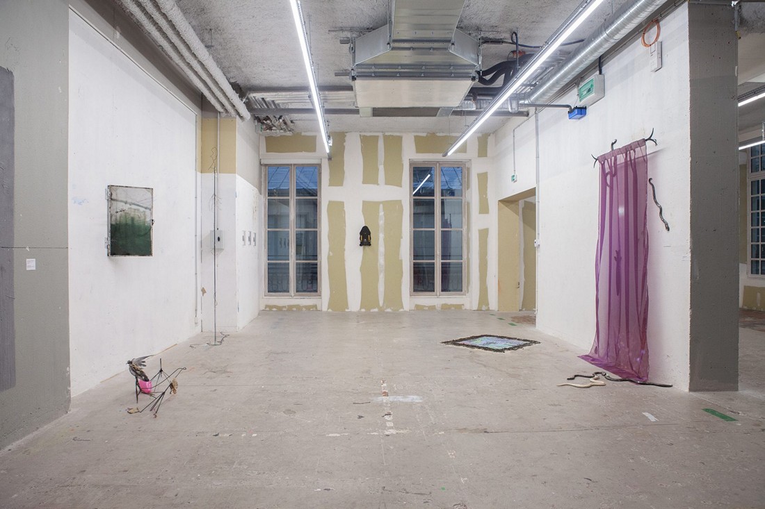 vestiges, a group showat solo show online