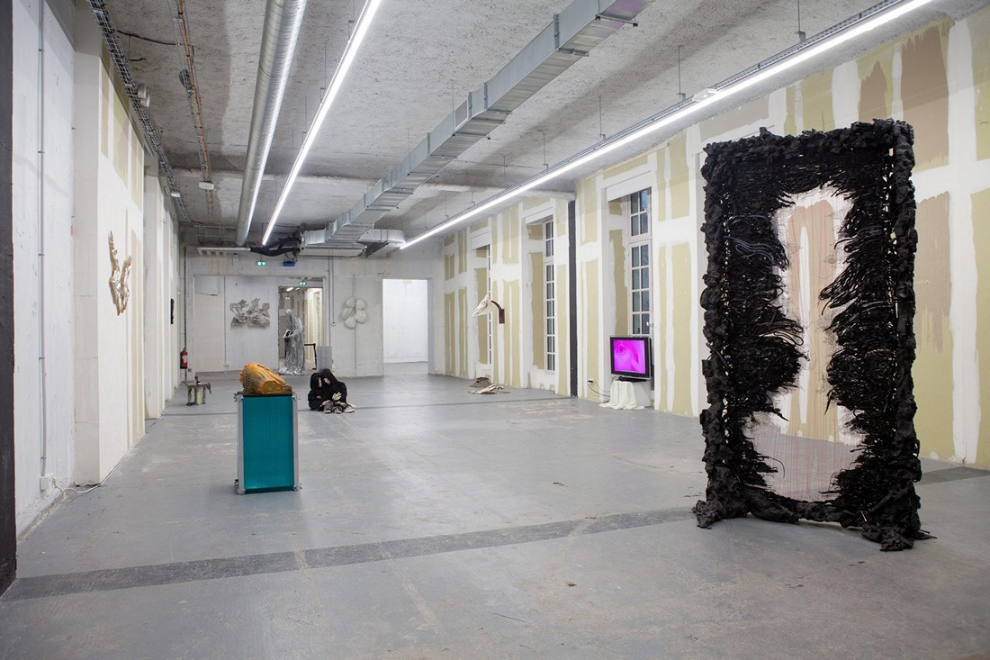 vestiges, a group showat solo show online