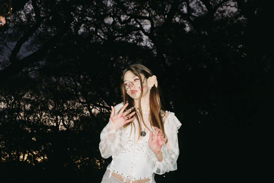 exhibition by rubi azul & saramalacara at solo show online