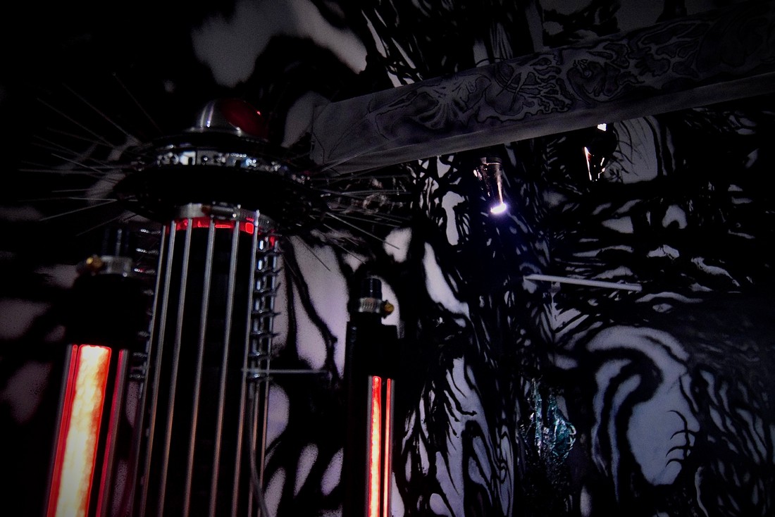 morgue at solo show online